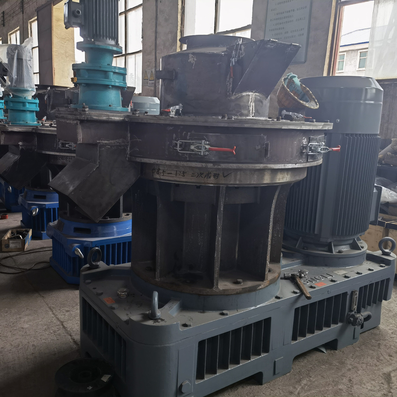 4-12mm वुड पेलेट मिल मशीन 0.8-4t/h क्षमता और 380V वोल्टेज के साथ