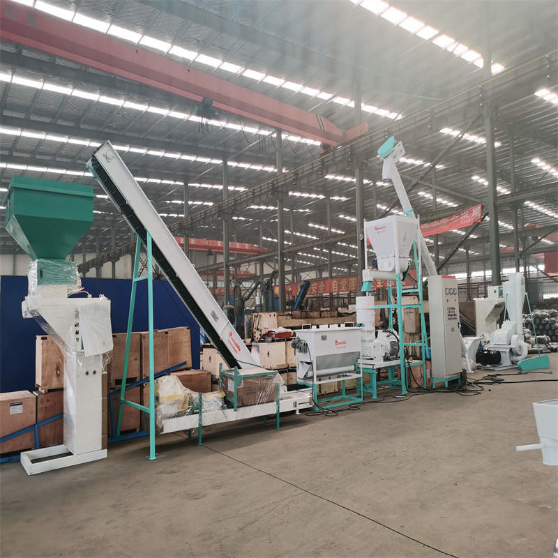 118KW लकड़ी के गोली उत्पादन लाइन 1000-2000kg/H 2000*500*600cm इलेक्ट्रिक कंट्रोल कैबिनेट
