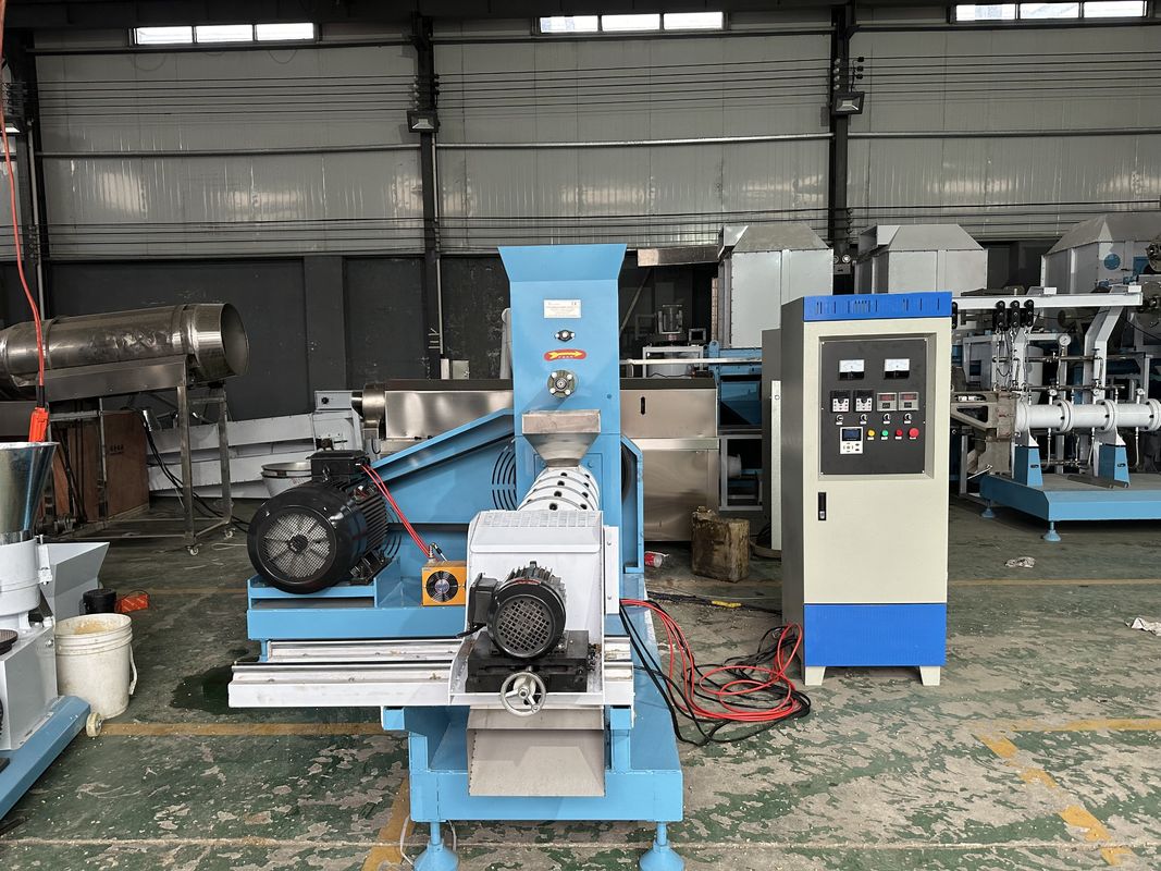 0.5-1 टन/घंटा क्षमता वाली पशु आहार गोली उत्पादन लाइन, घास के भोजन कच्चे माल और इंजीनियर गाइड स्थापना के साथ