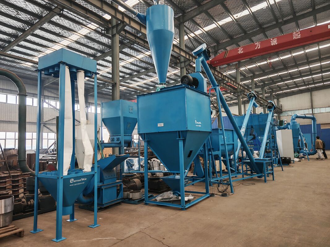 इंजीनियर गाइड इंस्टॉलेशन और 380V/50Hz/3Phase पावर सप्लाई के साथ अनुकूलन योग्य पशु आहार पेलेटिंग लाइन