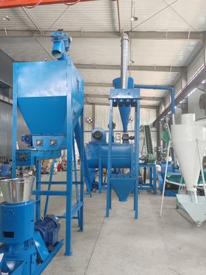 इंजीनियर गाइड इंस्टॉलेशन और 380V/50Hz/3Phase पावर सप्लाई के साथ अनुकूलन योग्य पशु आहार पेलेटिंग लाइन